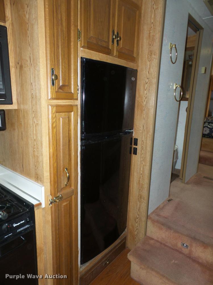 image for item DA8124 1991 Carriage camper
