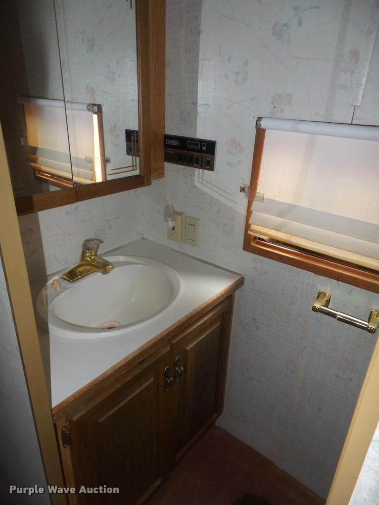 image for item DA8124 1991 Carriage camper
