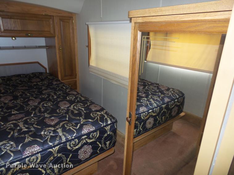 image for item DA8124 1991 Carriage camper