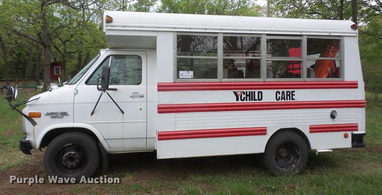 image for item DA8132 1991 Chevrolet G30 school bus