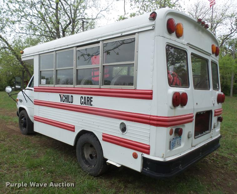 image for item DA8132 1991 Chevrolet G30 school bus