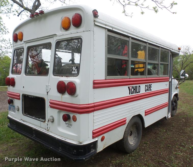 image for item DA8132 1991 Chevrolet G30 school bus