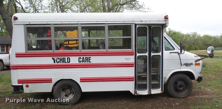 image for item DA8132 1991 Chevrolet G30 school bus