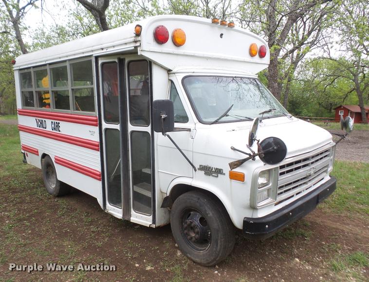 image for item DA8132 1991 Chevrolet G30 school bus