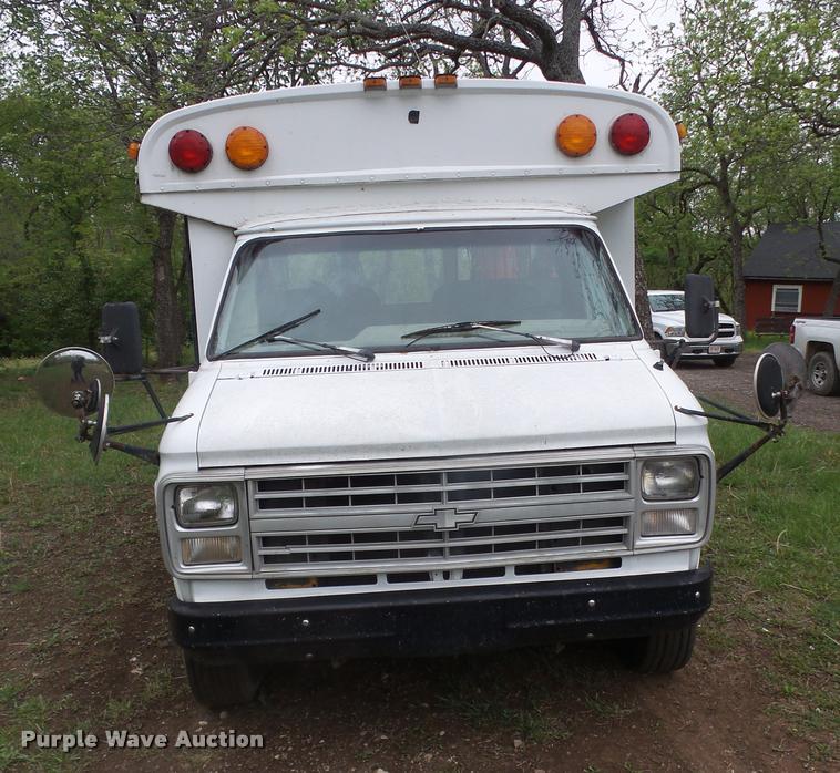 image for item DA8132 1991 Chevrolet G30 school bus
