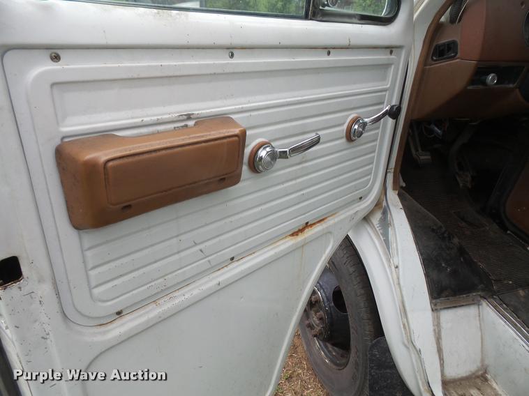 image for item DA8132 1991 Chevrolet G30 school bus