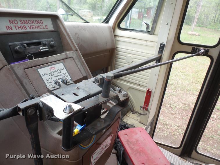 image for item DA8132 1991 Chevrolet G30 school bus