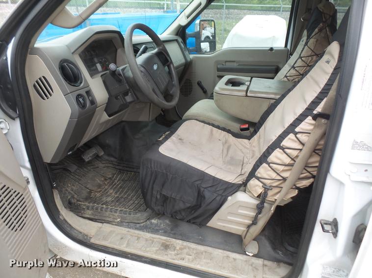 image for item DA8138 2008 Ford F350 Super Duty Crew Cab flatbed pickup truck