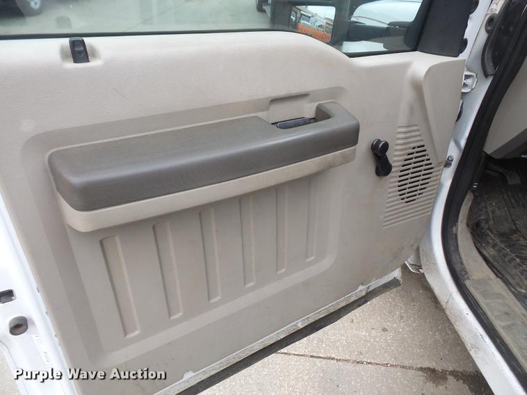 image for item DA8138 2008 Ford F350 Super Duty Crew Cab flatbed pickup truck