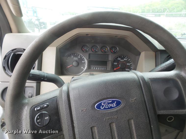 image for item DA8138 2008 Ford F350 Super Duty Crew Cab flatbed pickup truck