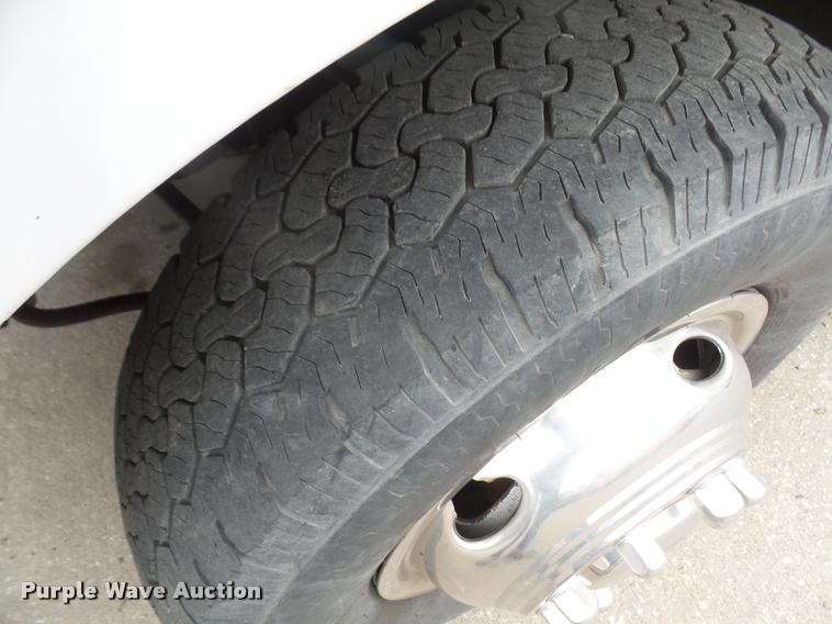 image for item DA8138 2008 Ford F350 Super Duty Crew Cab flatbed pickup truck