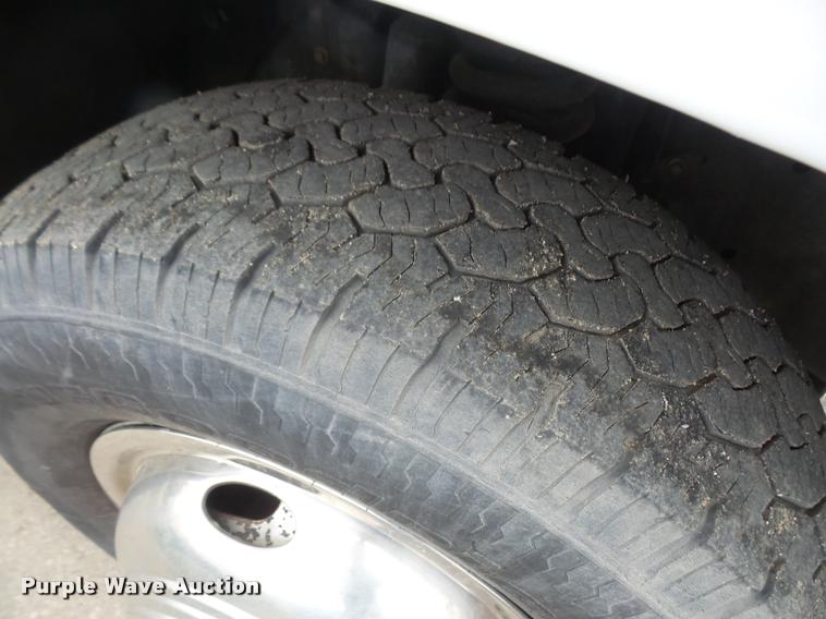 image for item DA8138 2008 Ford F350 Super Duty Crew Cab flatbed pickup truck