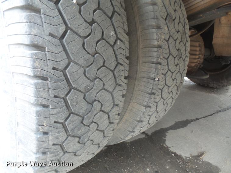 image for item DA8138 2008 Ford F350 Super Duty Crew Cab flatbed pickup truck