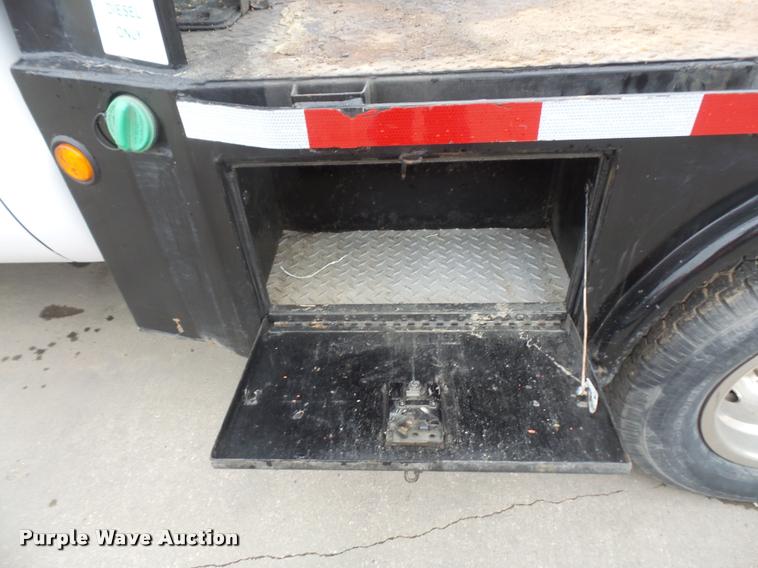 image for item DA8138 2008 Ford F350 Super Duty Crew Cab flatbed pickup truck