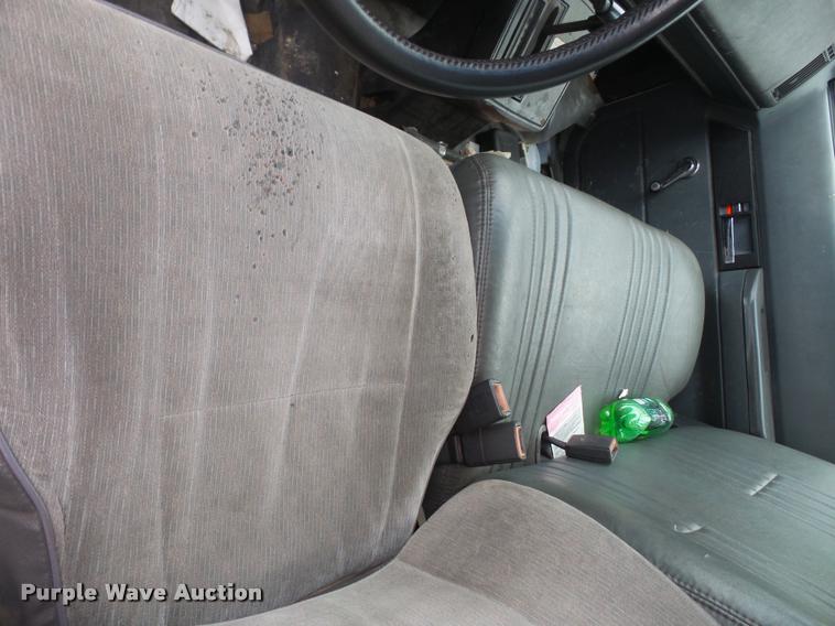 image for item DA8139 1998 GMC C6500 box truck