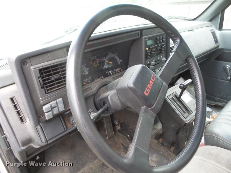 image for item DA8139 1998 GMC C6500 box truck