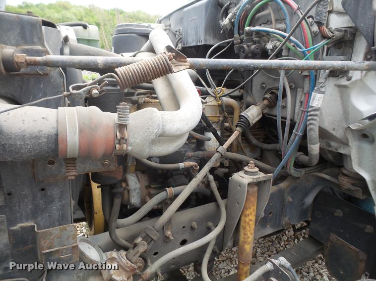 image for item DA8139 1998 GMC C6500 box truck