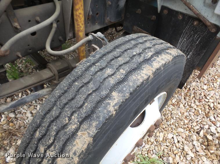 image for item DA8139 1998 GMC C6500 box truck