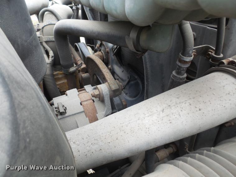 image for item DA8139 1998 GMC C6500 box truck