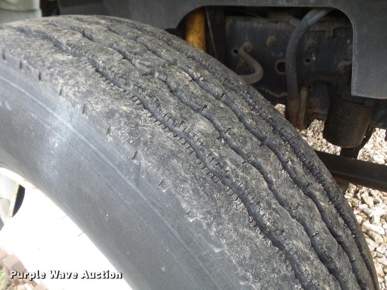 image for item DA8139 1998 GMC C6500 box truck