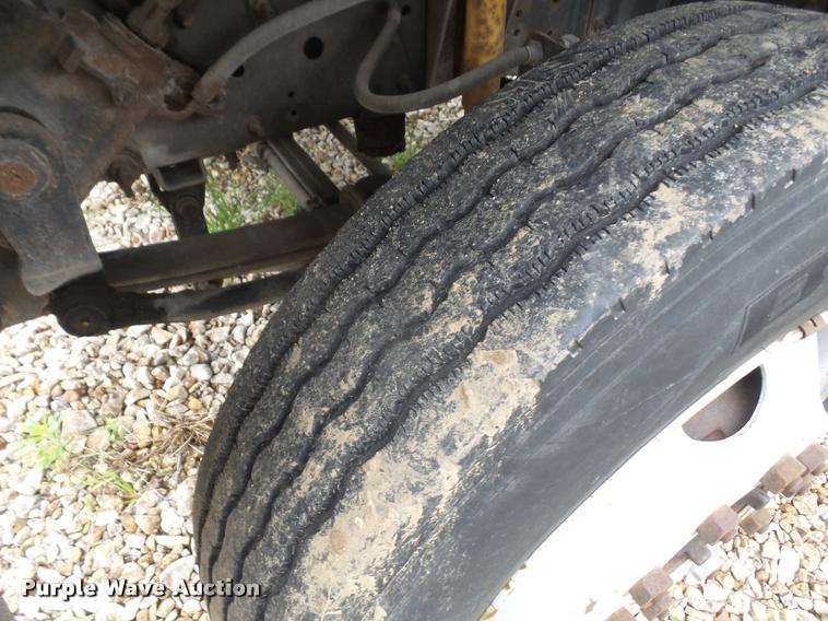 image for item DA8139 1998 GMC C6500 box truck