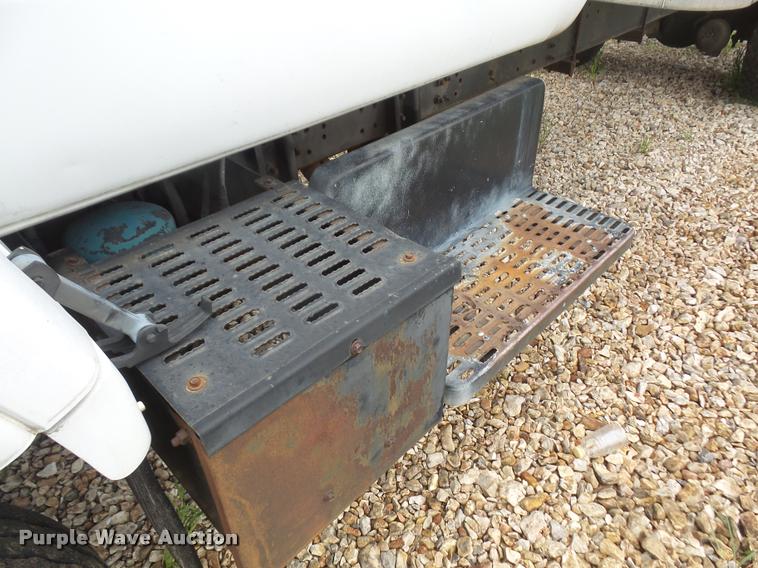 image for item DA8139 1998 GMC C6500 box truck