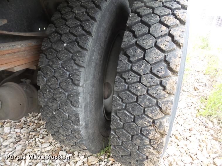 image for item DA8139 1998 GMC C6500 box truck