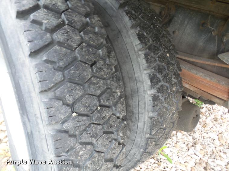 image for item DA8139 1998 GMC C6500 box truck