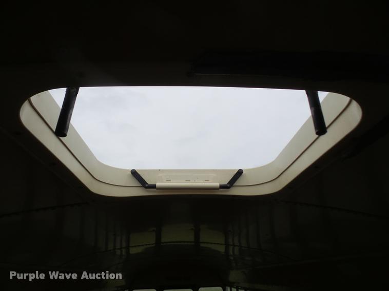 image for item DA8142 1994 Ford B700 school bus