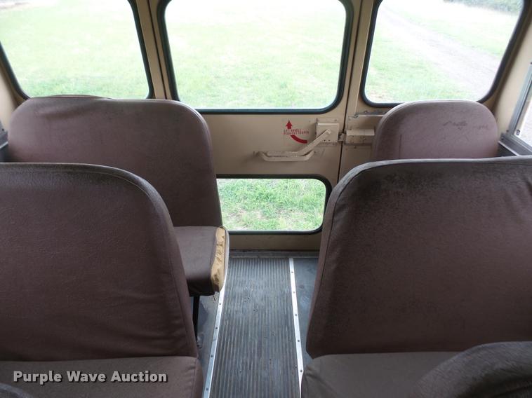 image for item DA8142 1994 Ford B700 school bus