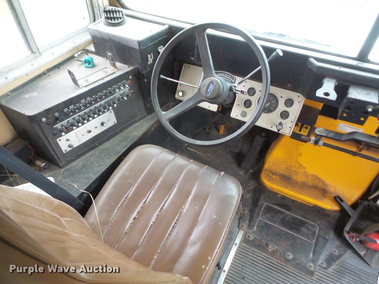 image for item DA8142 1994 Ford B700 school bus