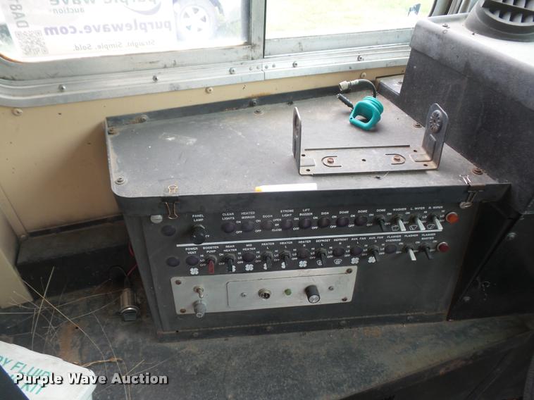 image for item DA8142 1994 Ford B700 school bus