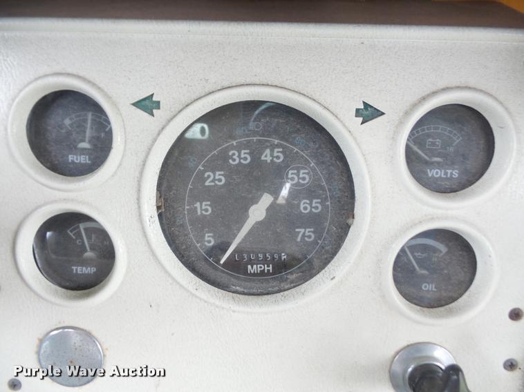 image for item DA8142 1994 Ford B700 school bus