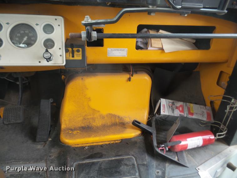 image for item DA8142 1994 Ford B700 school bus