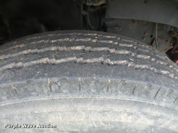 image for item DA8142 1994 Ford B700 school bus