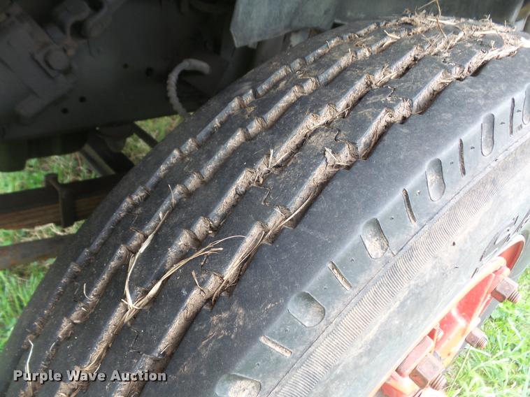 image for item DA8142 1994 Ford B700 school bus