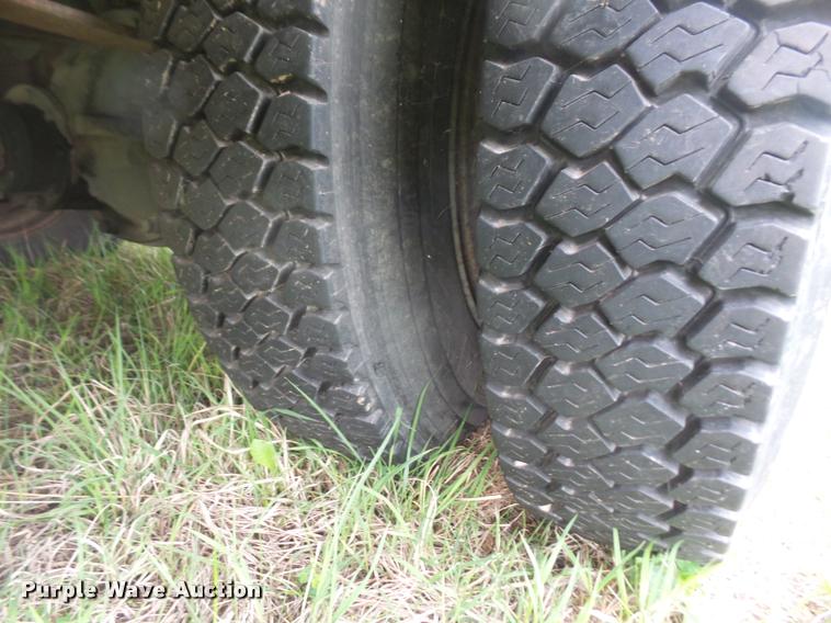 image for item DA8142 1994 Ford B700 school bus