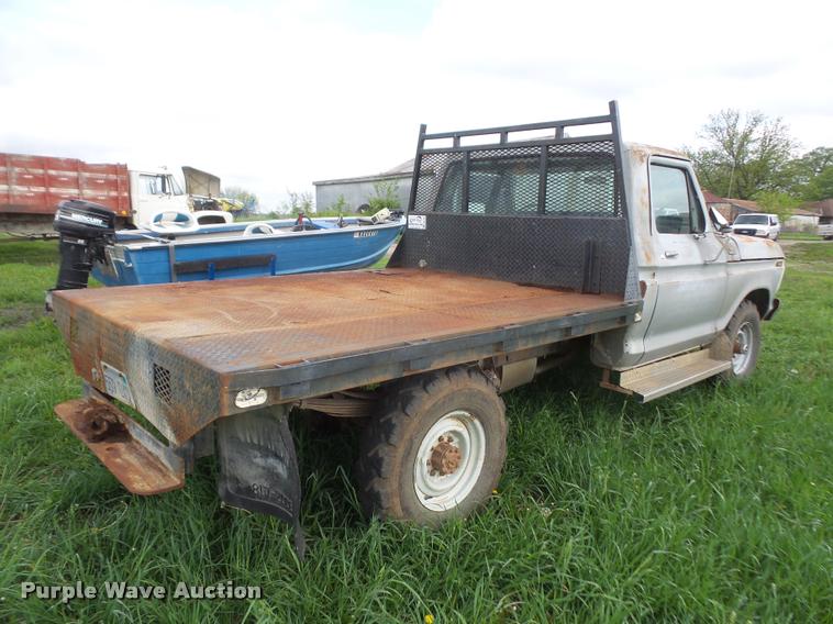 image for item DA8186 1979 Ford F250 flatbed pickup truck