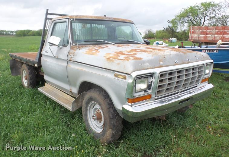 image for item DA8186 1979 Ford F250 flatbed pickup truck