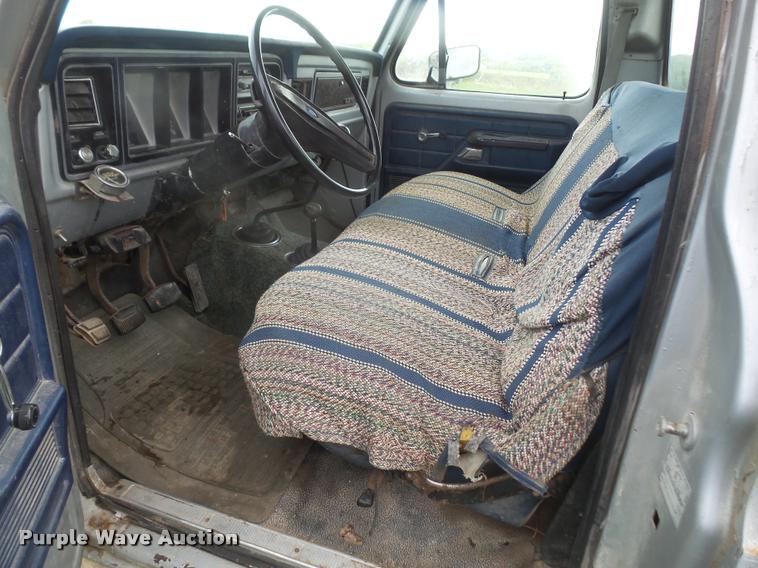 image for item DA8186 1979 Ford F250 flatbed pickup truck