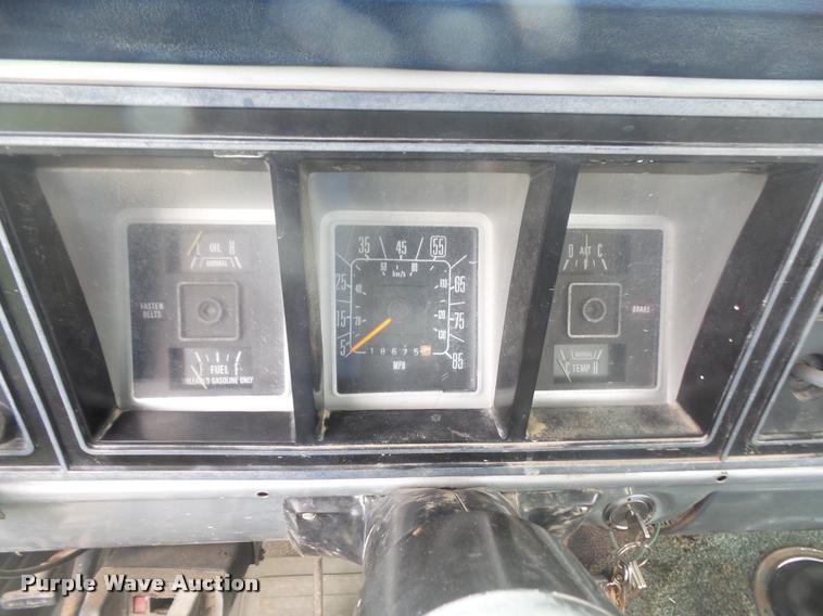 image for item DA8186 1979 Ford F250 flatbed pickup truck