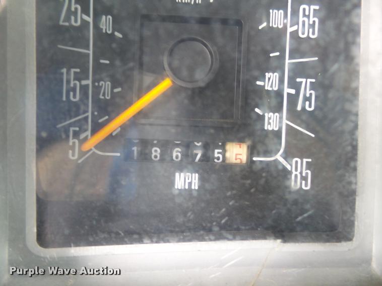 image for item DA8186 1979 Ford F250 flatbed pickup truck