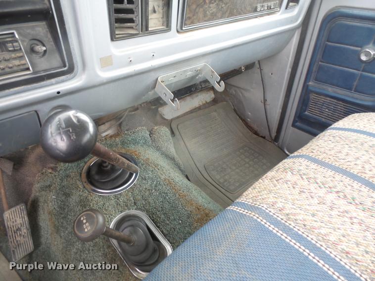 image for item DA8186 1979 Ford F250 flatbed pickup truck