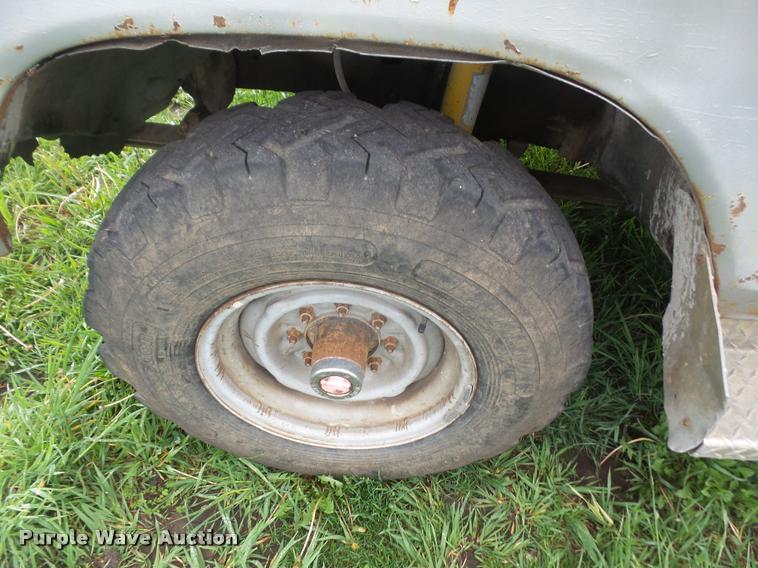 image for item DA8186 1979 Ford F250 flatbed pickup truck