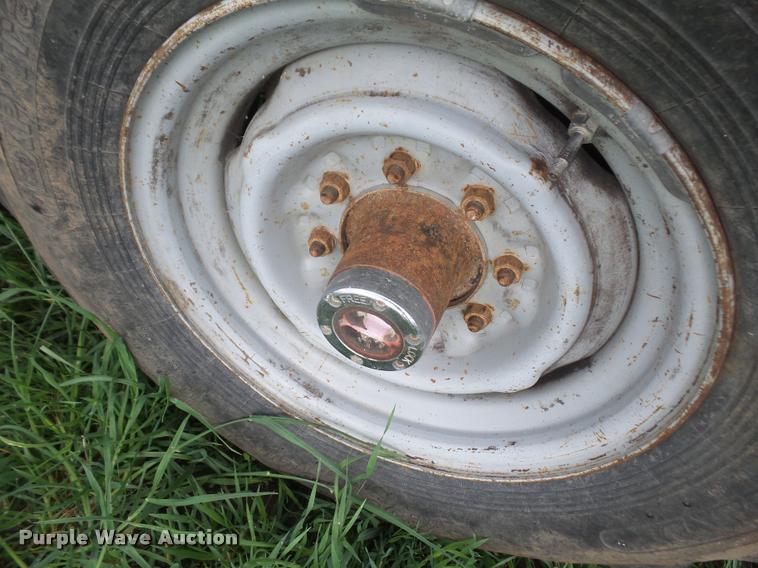 image for item DA8186 1979 Ford F250 flatbed pickup truck