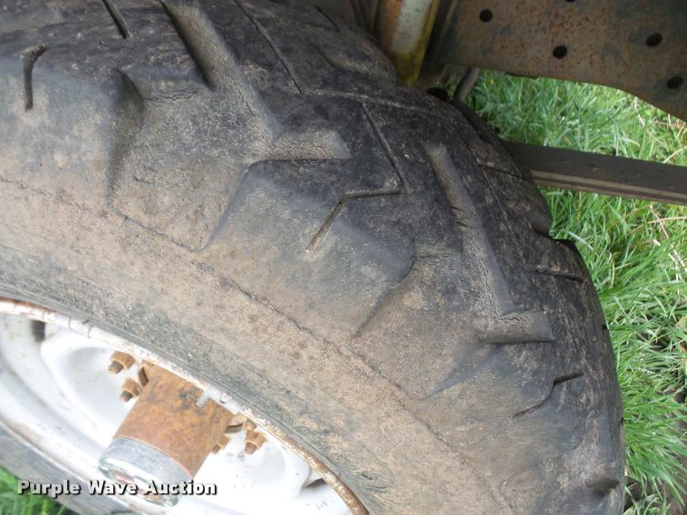 image for item DA8186 1979 Ford F250 flatbed pickup truck