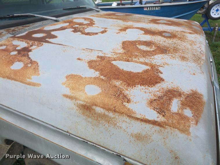 image for item DA8186 1979 Ford F250 flatbed pickup truck