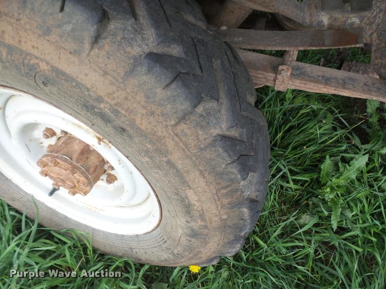 image for item DA8186 1979 Ford F250 flatbed pickup truck