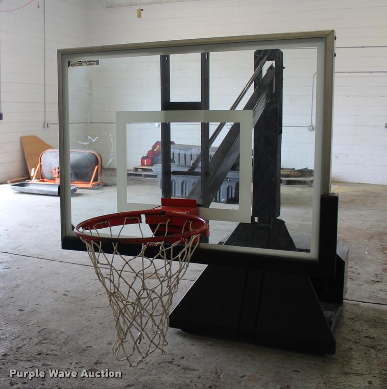 Future Pro basketball goal in Lebanon, MO Item DA9125 sold Purple Wave