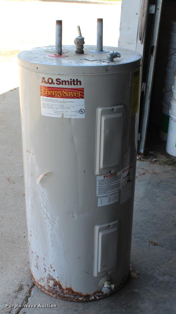 A.O. Smith water heater in Lebanon, MO Item DA9148 sold Purple Wave
